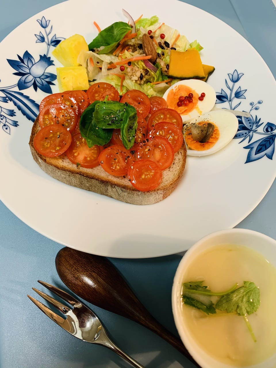 炭水化物の大切さと全粒粉パンの朝食