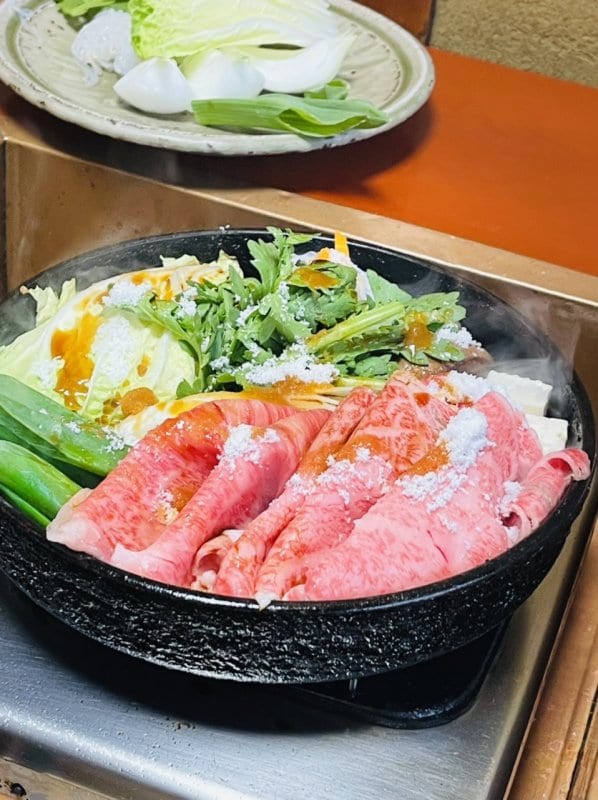 伊賀牛を楽しむ中年夫婦のドライブ旅